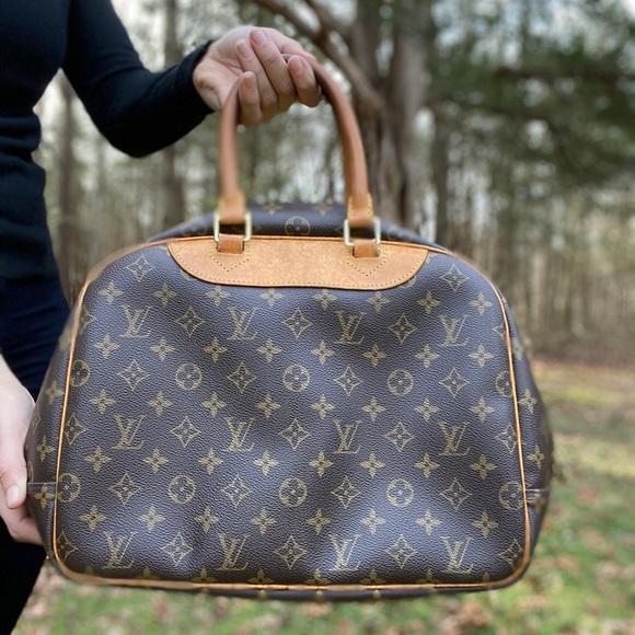 Louis Vuitton Deauville Monogram Bag - Picture 3 of 8